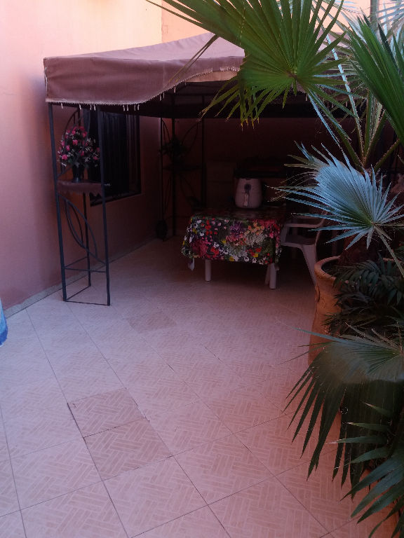 À vendre, appartement 3 pièces de 96 m² à MARRAKECH (40000).