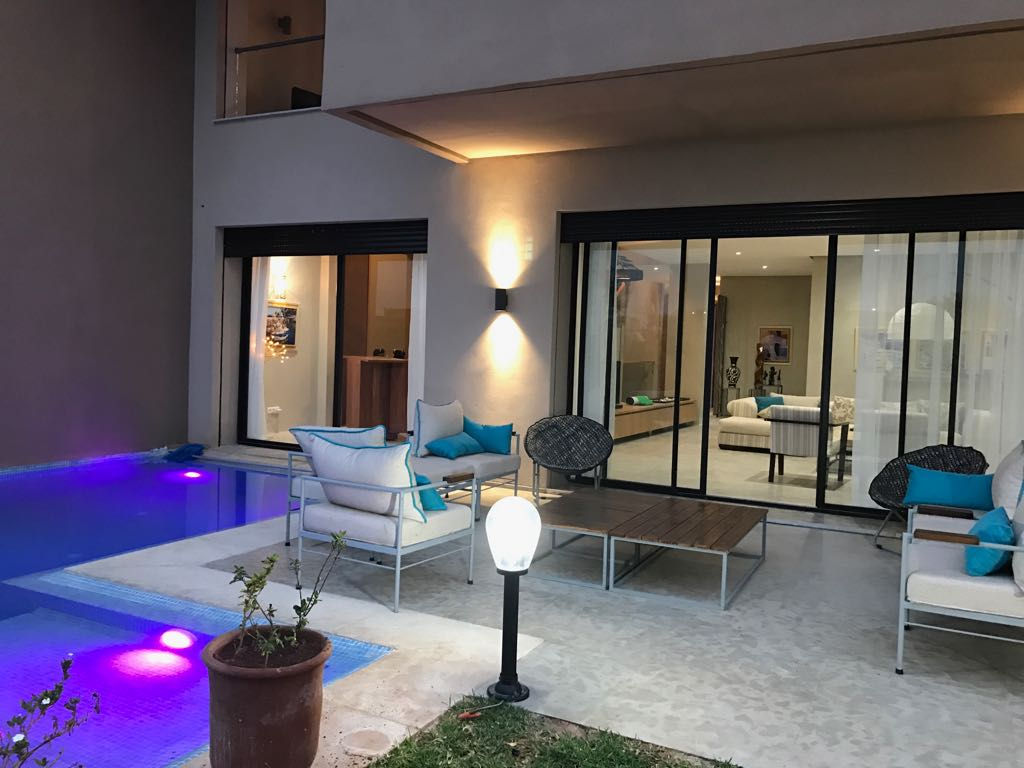 Villa d'architecte moderne avec vue sur golf et sur l'atlas à vendre