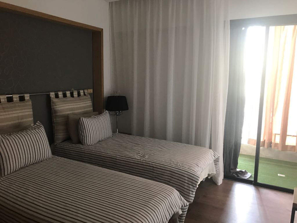 Villa d'architecte moderne avec vue sur golf et sur l'atlas à vendre