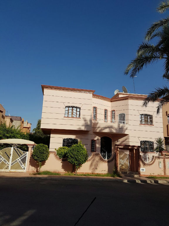 Une villa d'une supérficie de 410 m² à vendre  sur la route de Csablanca