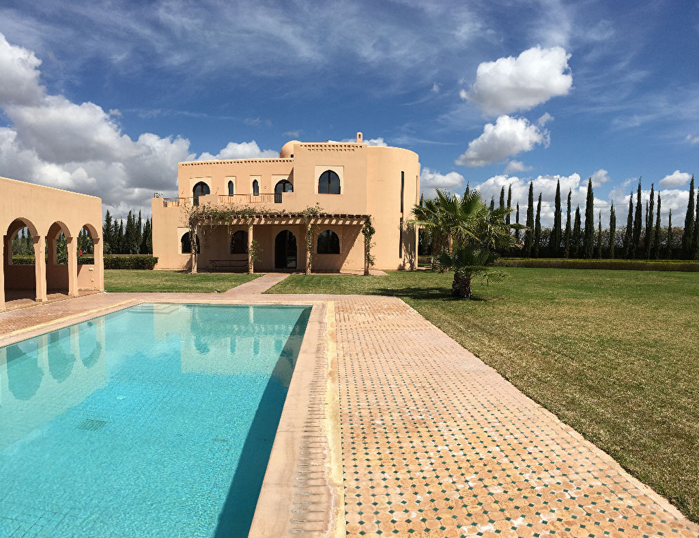 Maison sur 5280m² de terrain, Route de Ouarzazate