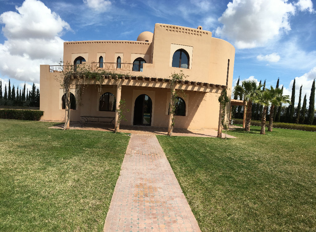 Maison sur 5280m² de terrain, Route de Ouarzazate