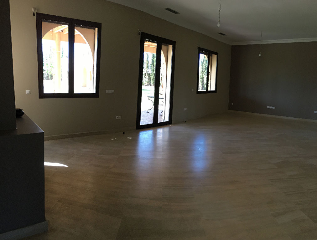 Maison sur 5280m² de terrain, Route de Ouarzazate