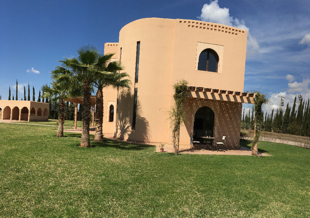 Maison sur 5280m² de terrain, Route de Ouarzazate