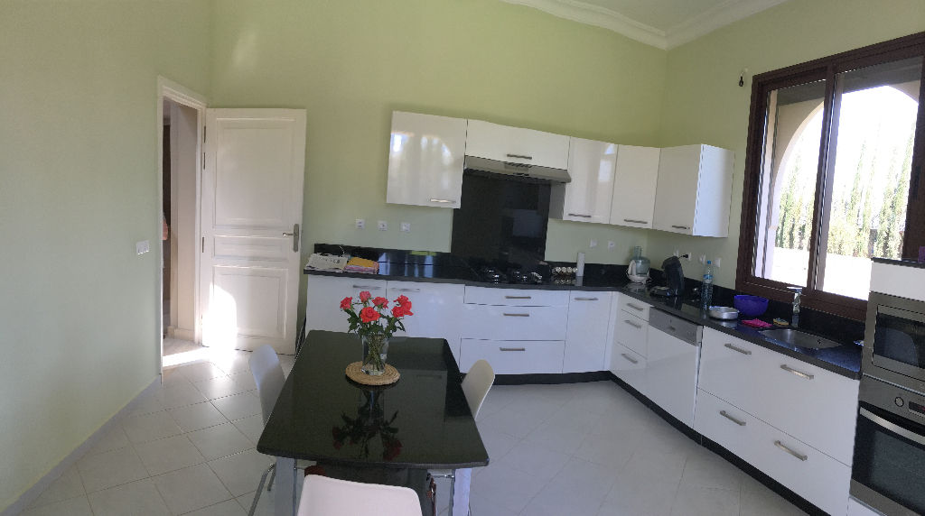 Maison sur 5280m² de terrain, Route de Ouarzazate