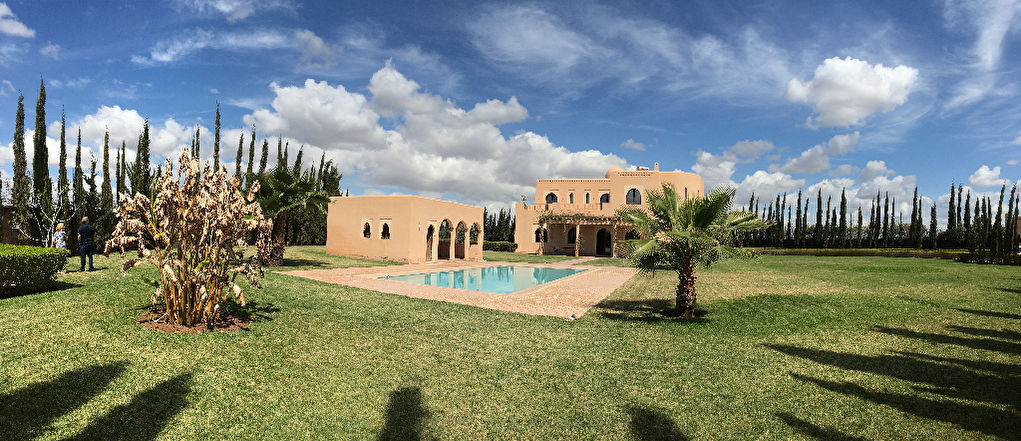 Maison sur 5280m² de terrain, Route de Ouarzazate