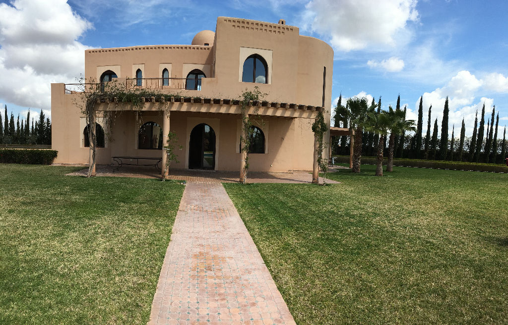 Maison sur 5280m² de terrain, Route de Ouarzazate