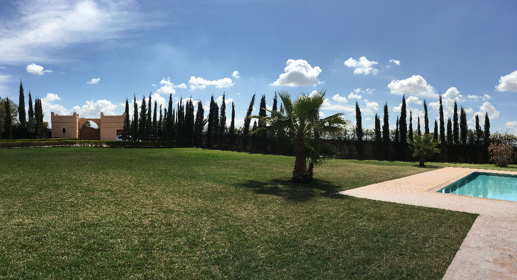 Maison sur 5280m² de terrain, Route de Ouarzazate