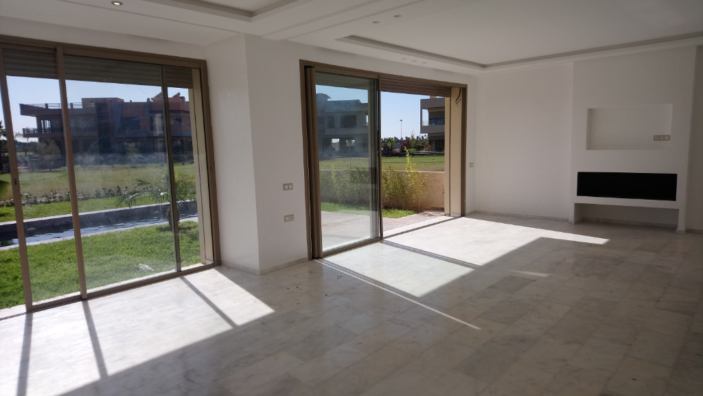 Maison d'une surface habitable de 305 m² à vendre à MARRAKECH (40000).