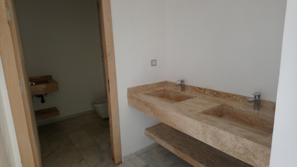 Maison d'une surface habitable de 305 m² à vendre à MARRAKECH (40000).