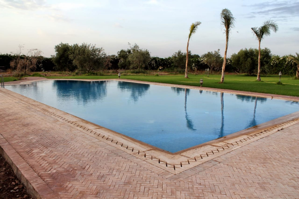 À vendre, maison de 895 m², sur  route du barage lalla Takerkouste