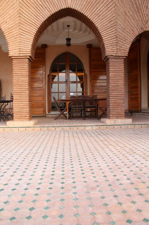 À vendre, maison de 895 m², sur  route du barage lalla Takerkouste