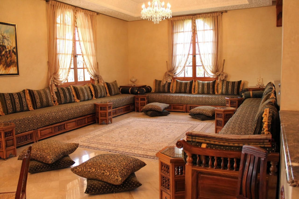 À vendre, maison de 895 m², sur  route du barage lalla Takerkouste