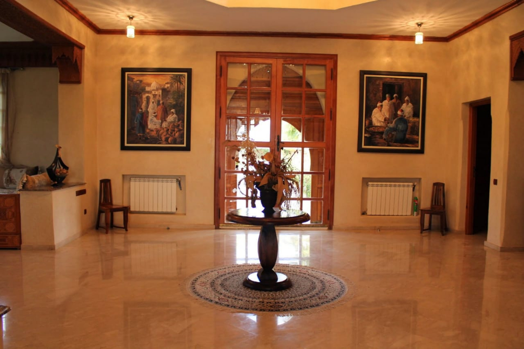 À vendre, maison de 895 m², sur  route du barage lalla Takerkouste