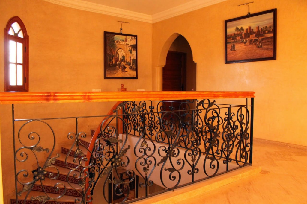 À vendre, maison de 895 m², sur  route du barage lalla Takerkouste