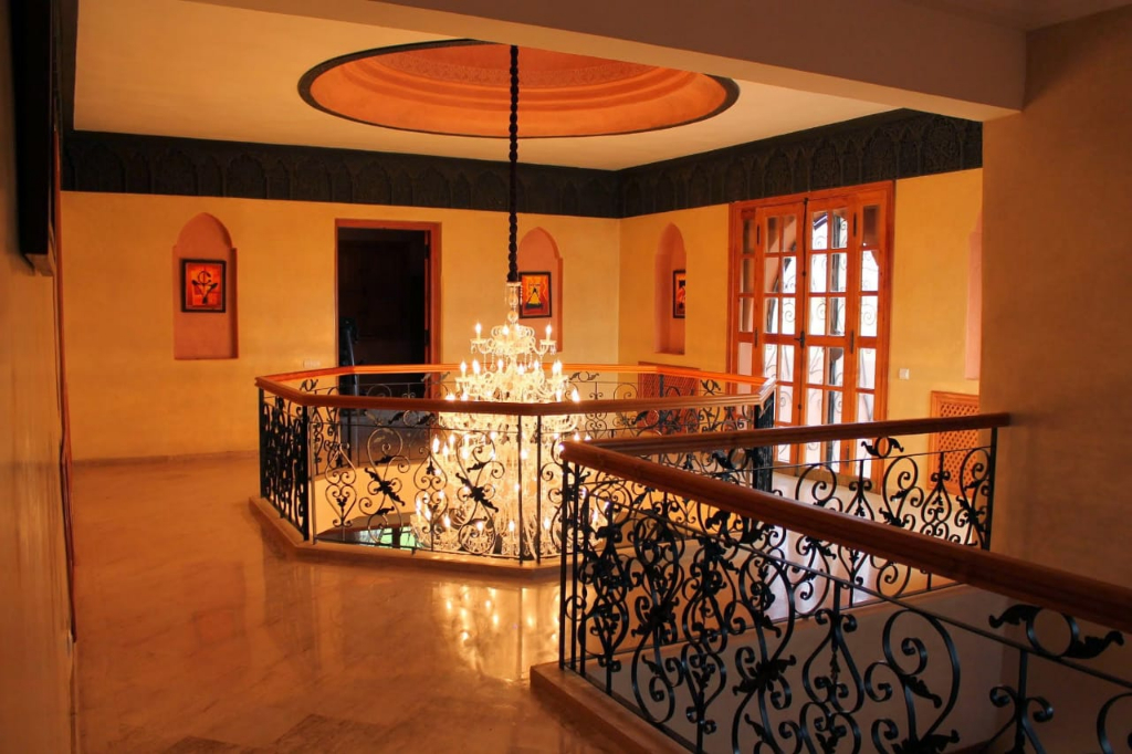 À vendre, maison de 895 m², sur  route du barage lalla Takerkouste