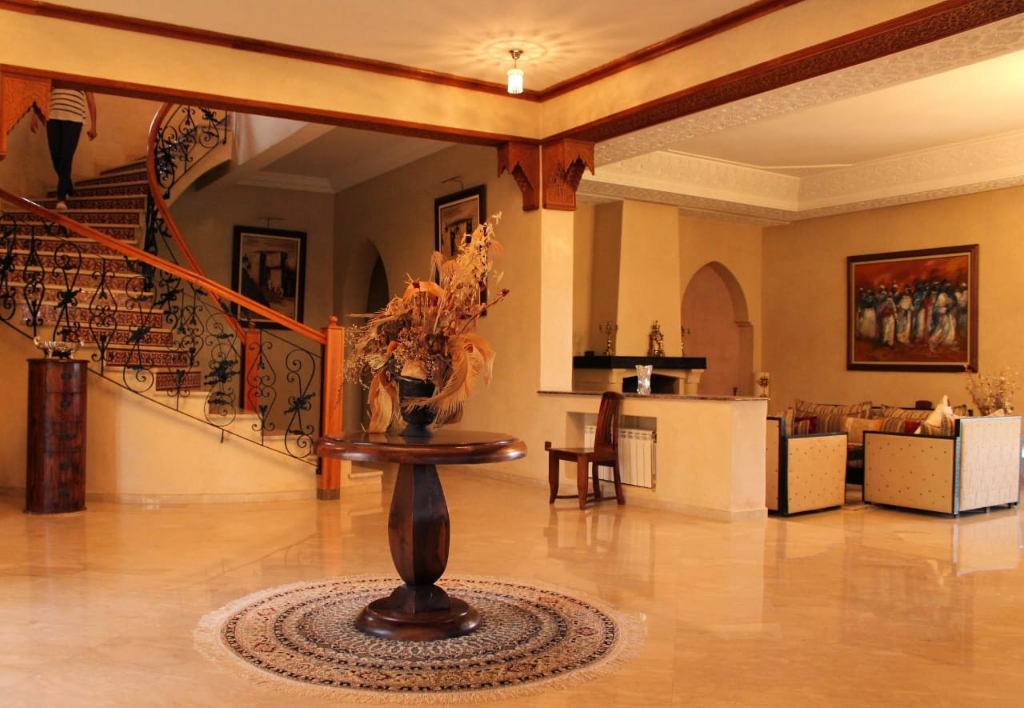 À vendre, maison de 895 m², sur  route du barage lalla Takerkouste