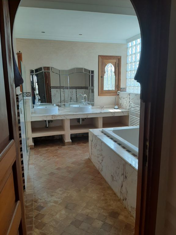 À vendre, maison d'une surface habitable de 400 m², 8 pièces à MARRAKECH (40000).