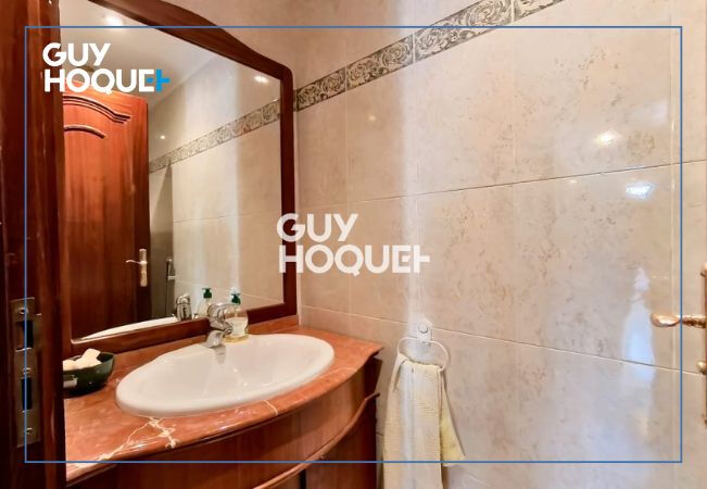 Magnifique appartement situé à racine dans une impasse calme et sécurisée.  Construction signée HARROCH