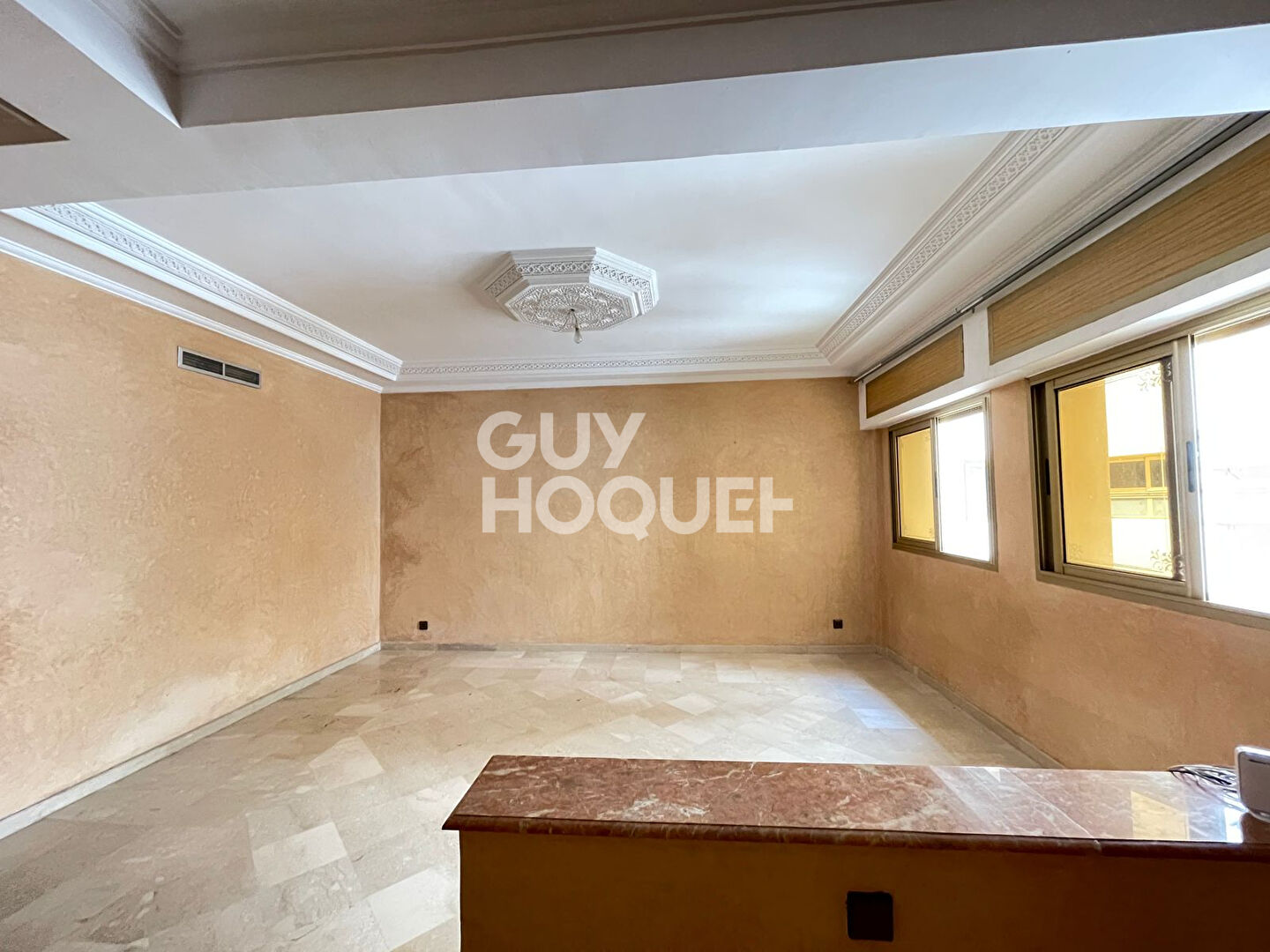 LOCATION : appartement 3 pièces (120 m²) à l'HIVERNAGE.