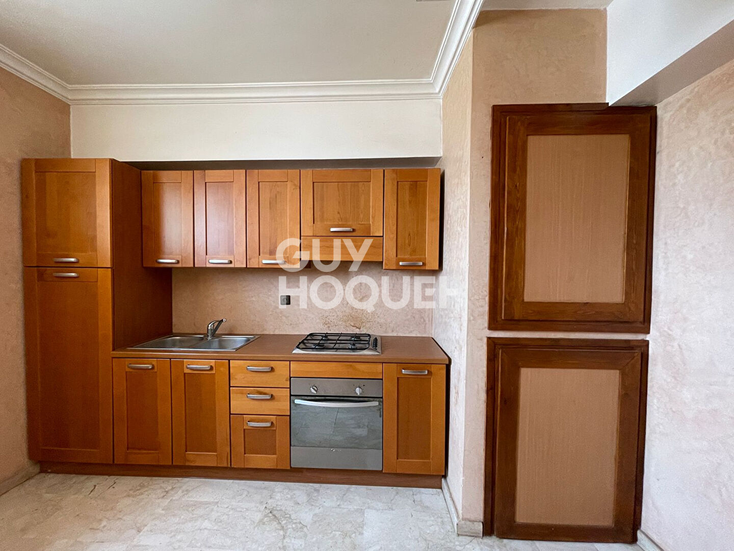 LOCATION : appartement 3 pièces (120 m²) à l'HIVERNAGE.