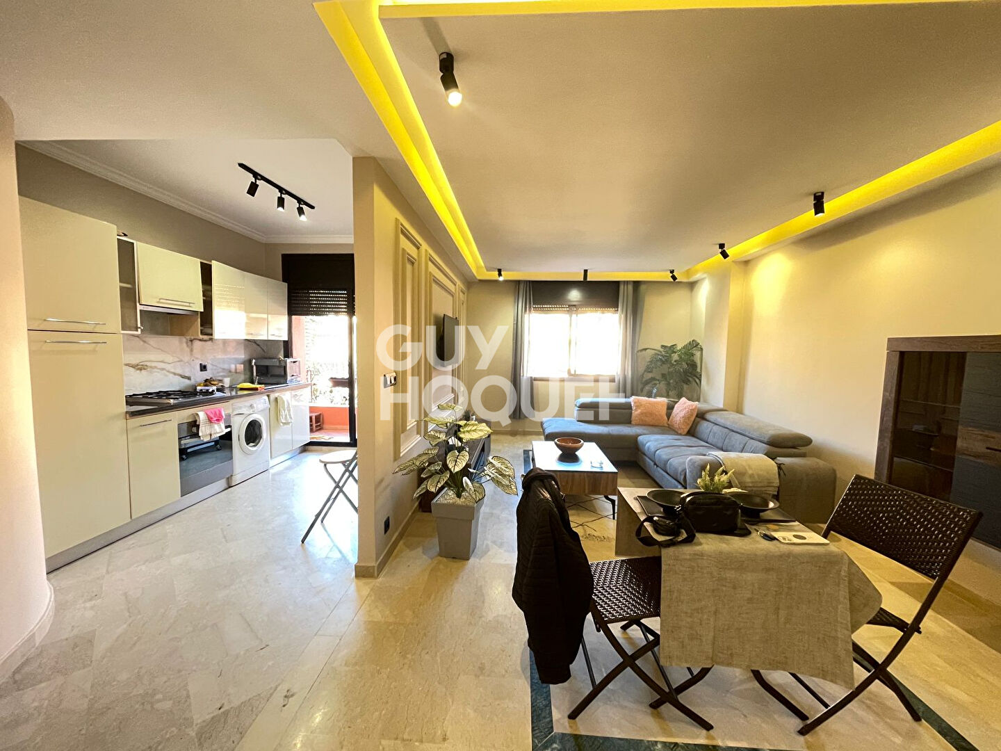 A louer: bel appartement 2 pièces (65 m²)  avec piscine à l'hivernage