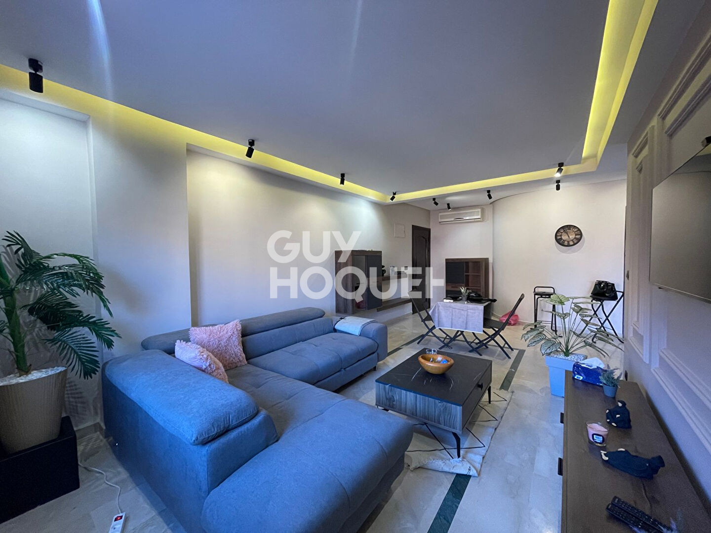 A louer: bel appartement 2 pièces (65 m²)  avec piscine à l'hivernage