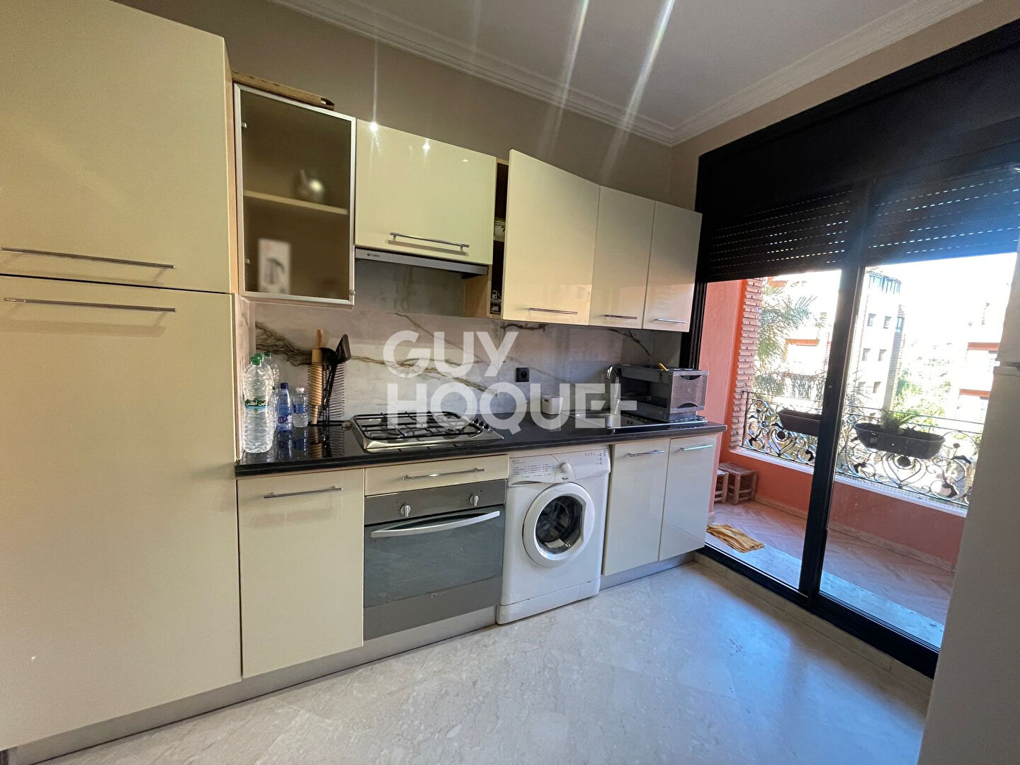 A louer: bel appartement 2 pièces (65 m²)  avec piscine à l'hivernage