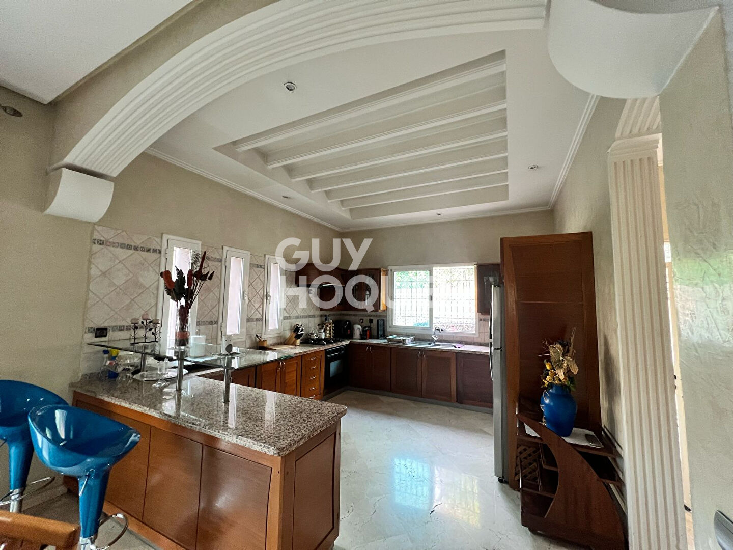 Achat/vente Targa Villa individuelle Type 7 740m² de terrain  plus dépendances .