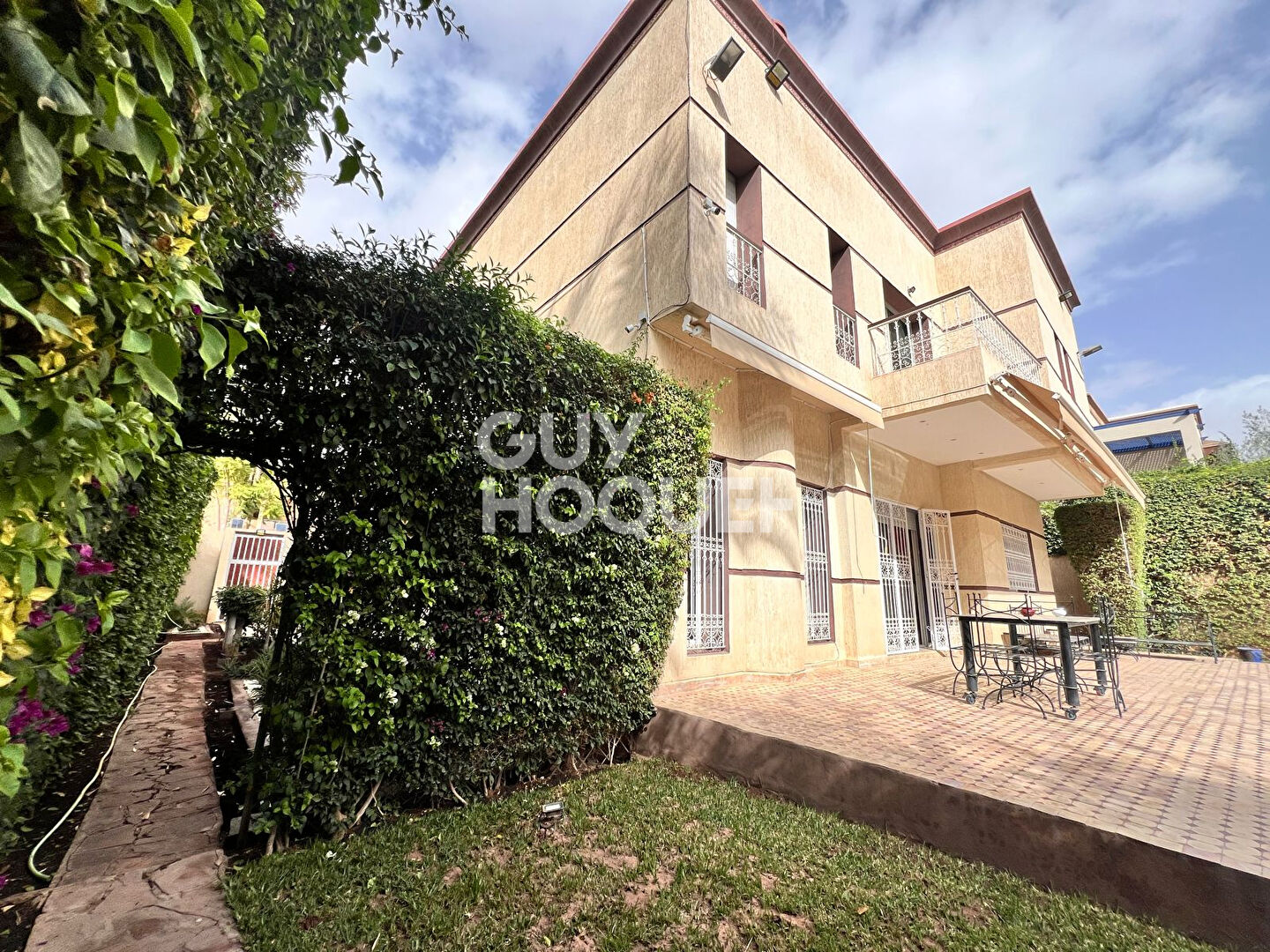 Achat/vente Targa Villa individuelle Type 7 740m² de terrain  plus dépendances .