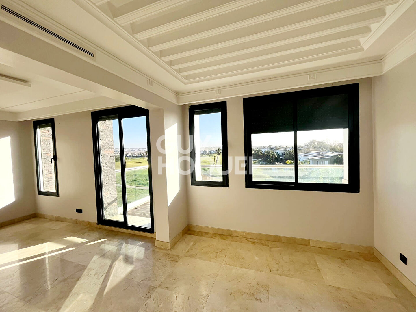 Appartement Bouskoura ensoleillé avec Vue sur Golf 199 m2 titrés