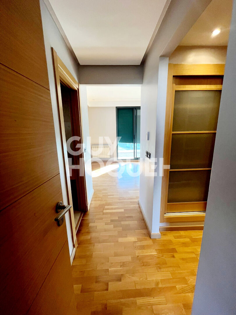 Appartement Bouskoura ensoleillé avec Vue sur Golf 199 m2 titrés