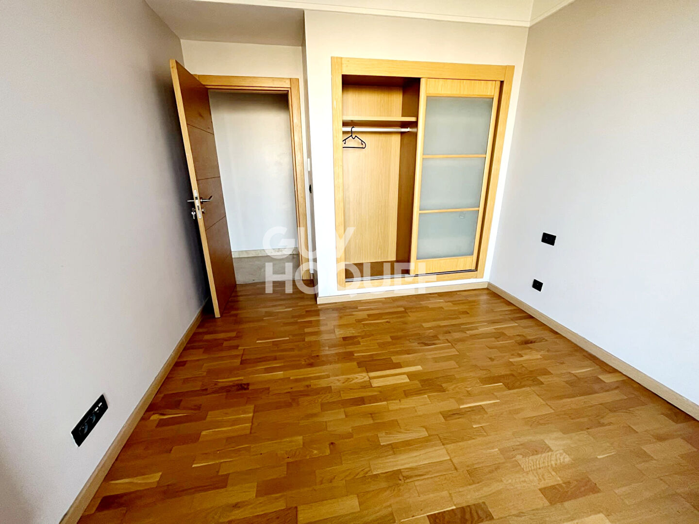 Appartement Bouskoura ensoleillé avec Vue sur Golf 199 m2 titrés