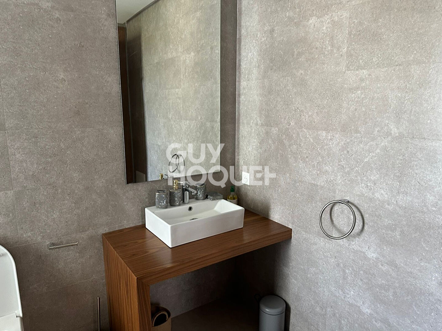 ACHAT-VENTE : MAISON 7 PIÈCES AU CALME - AVEC PISCINE