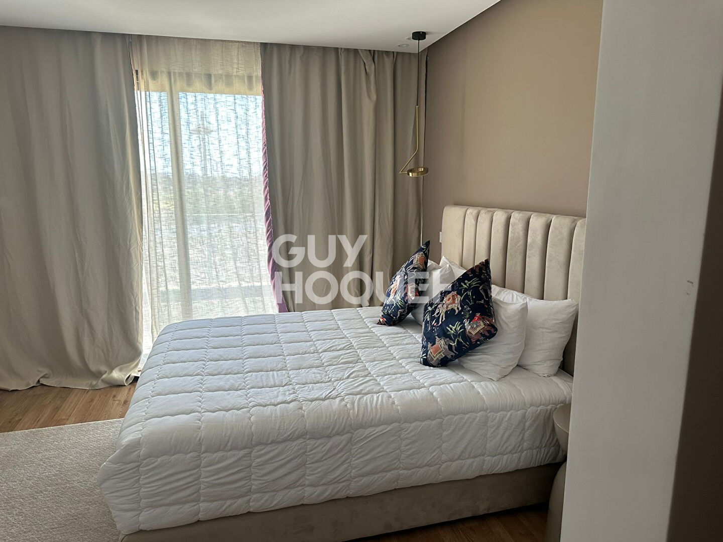 ACHAT-VENTE : MAISON 7 PIÈCES AU CALME - AVEC PISCINE