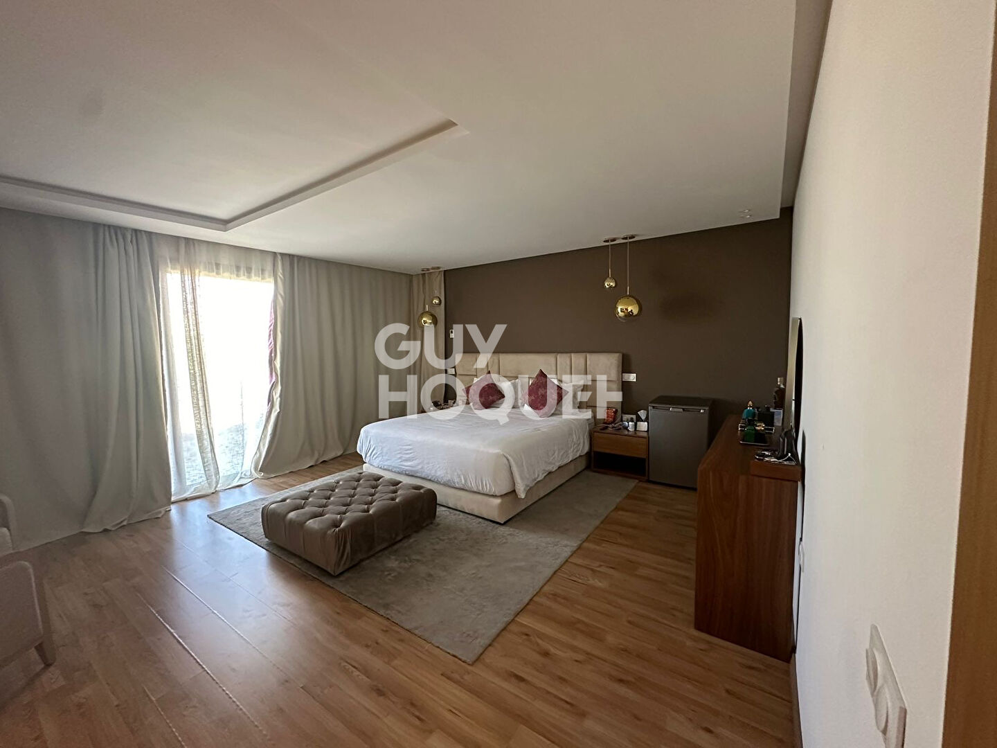 ACHAT-VENTE : MAISON 7 PIÈCES AU CALME - AVEC PISCINE