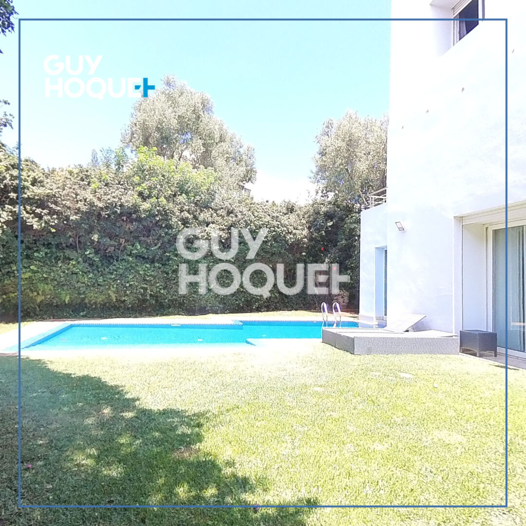 TRES BELLE VILLA A VENDRE A QUELQUES PAS DE LA MER