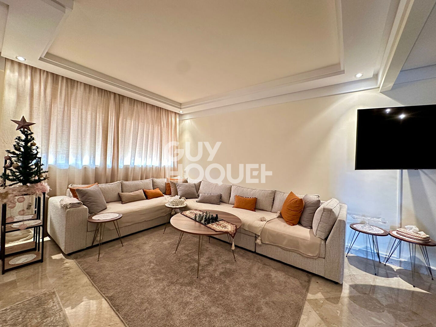 LOCATION d'un appartement de 3 pièces (84 m²) sur la route de casa