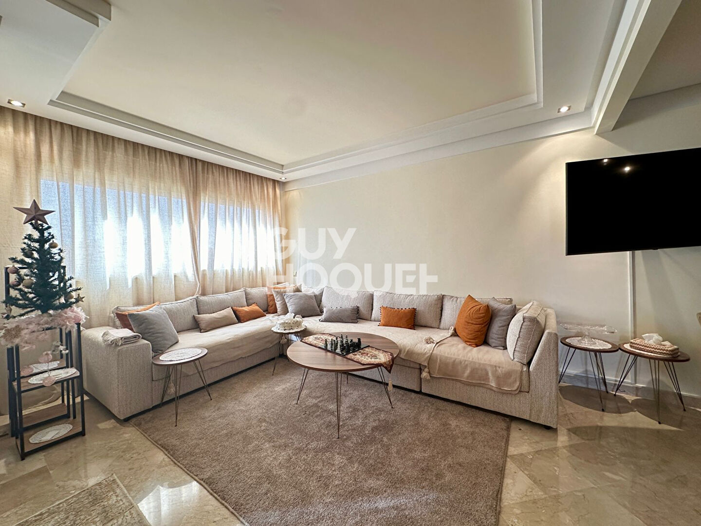 LOCATION d'un appartement de 3 pièces (84 m²) sur la route de casa