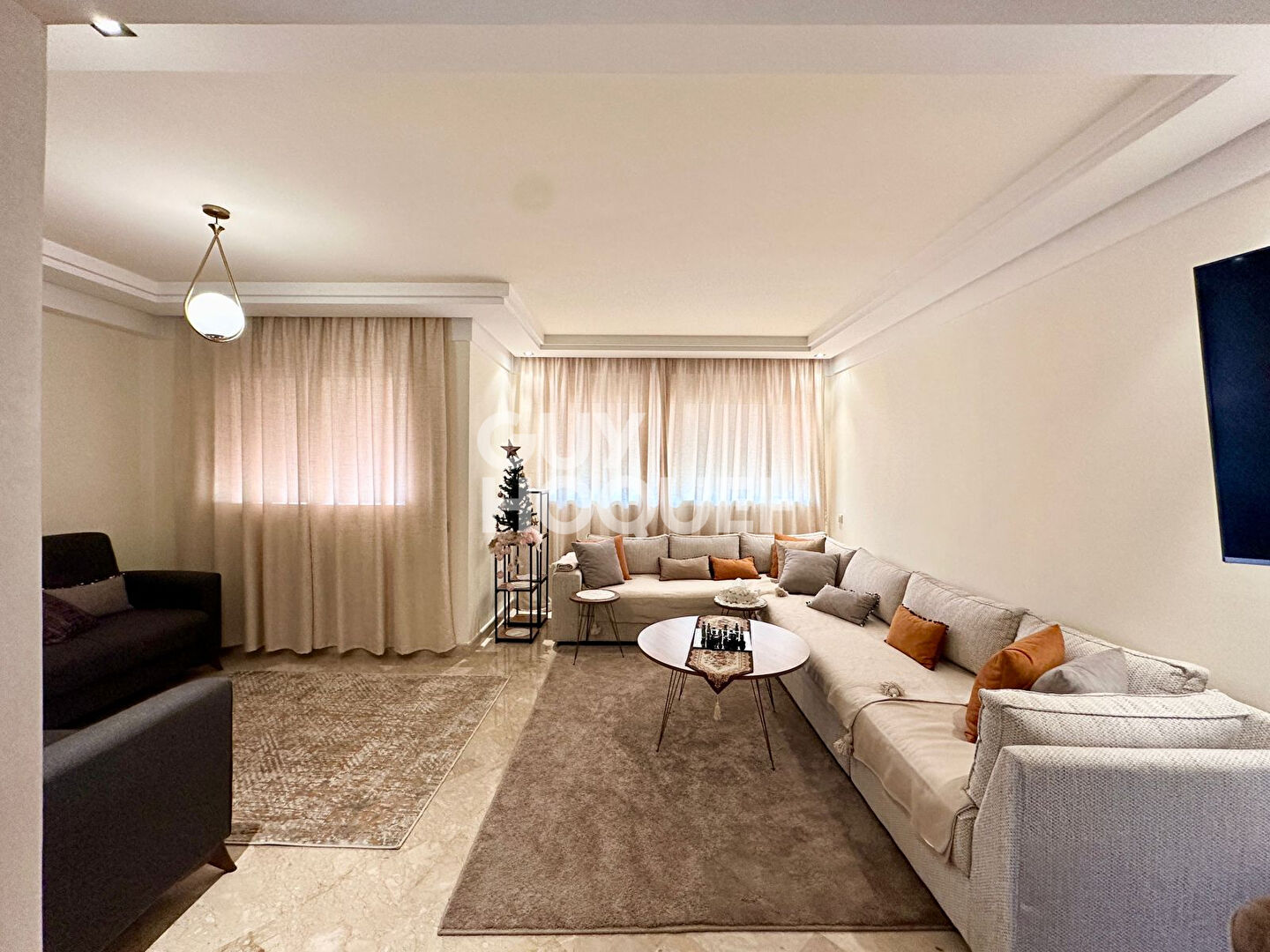 LOCATION d'un appartement de 3 pièces (84 m²) sur la route de casa