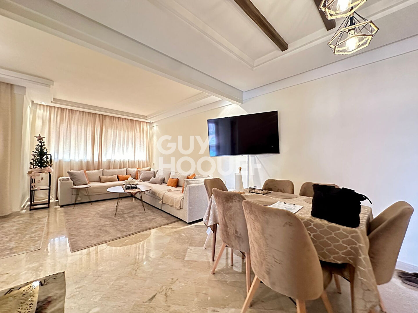 LOCATION d'un appartement de 3 pièces (84 m²) sur la route de casa