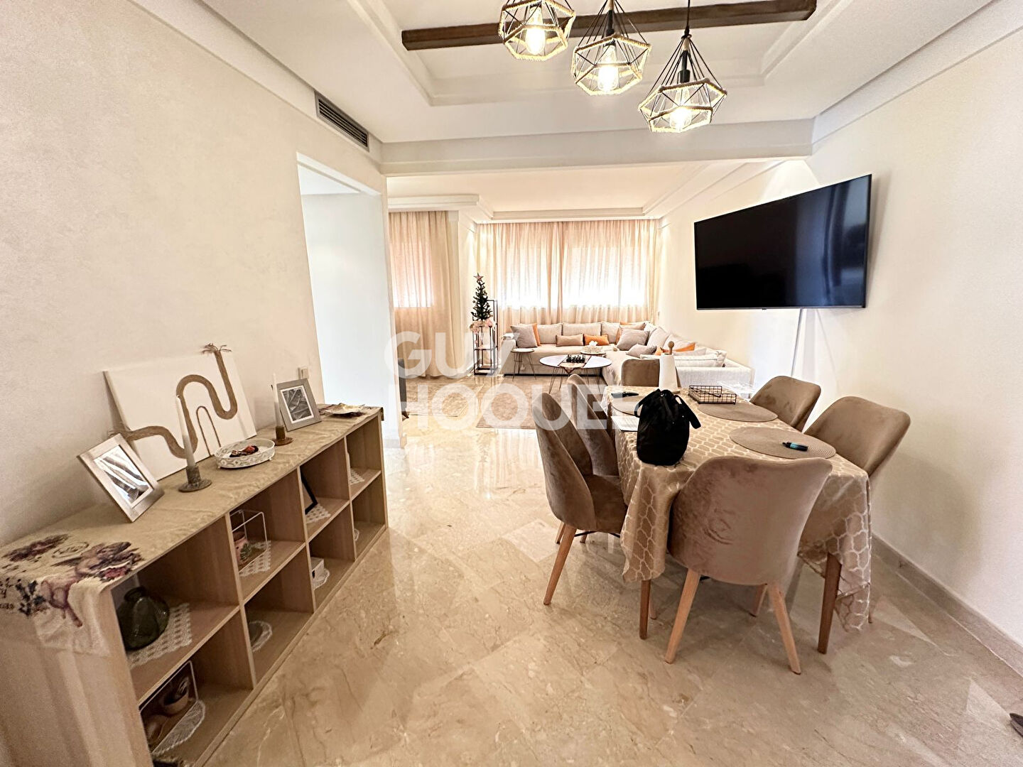 LOCATION d'un appartement de 3 pièces (84 m²) sur la route de casa