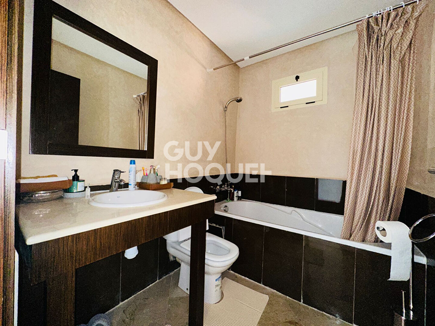 LOCATION d'un appartement de 3 pièces (84 m²) sur la route de casa