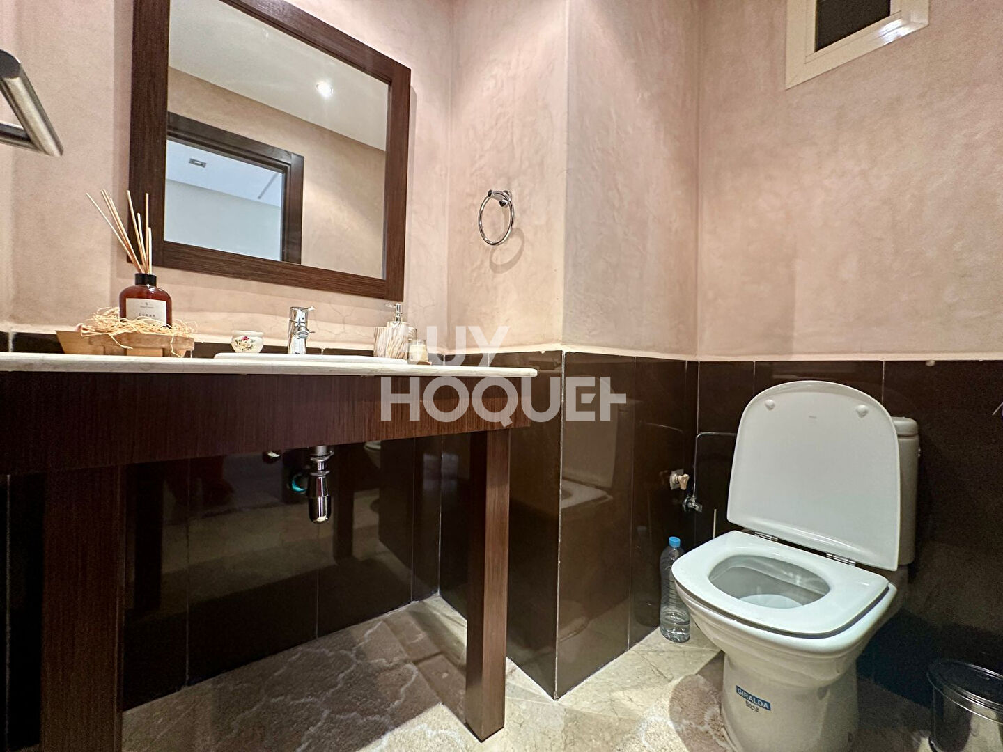 LOCATION d'un appartement de 3 pièces (84 m²) sur la route de casa