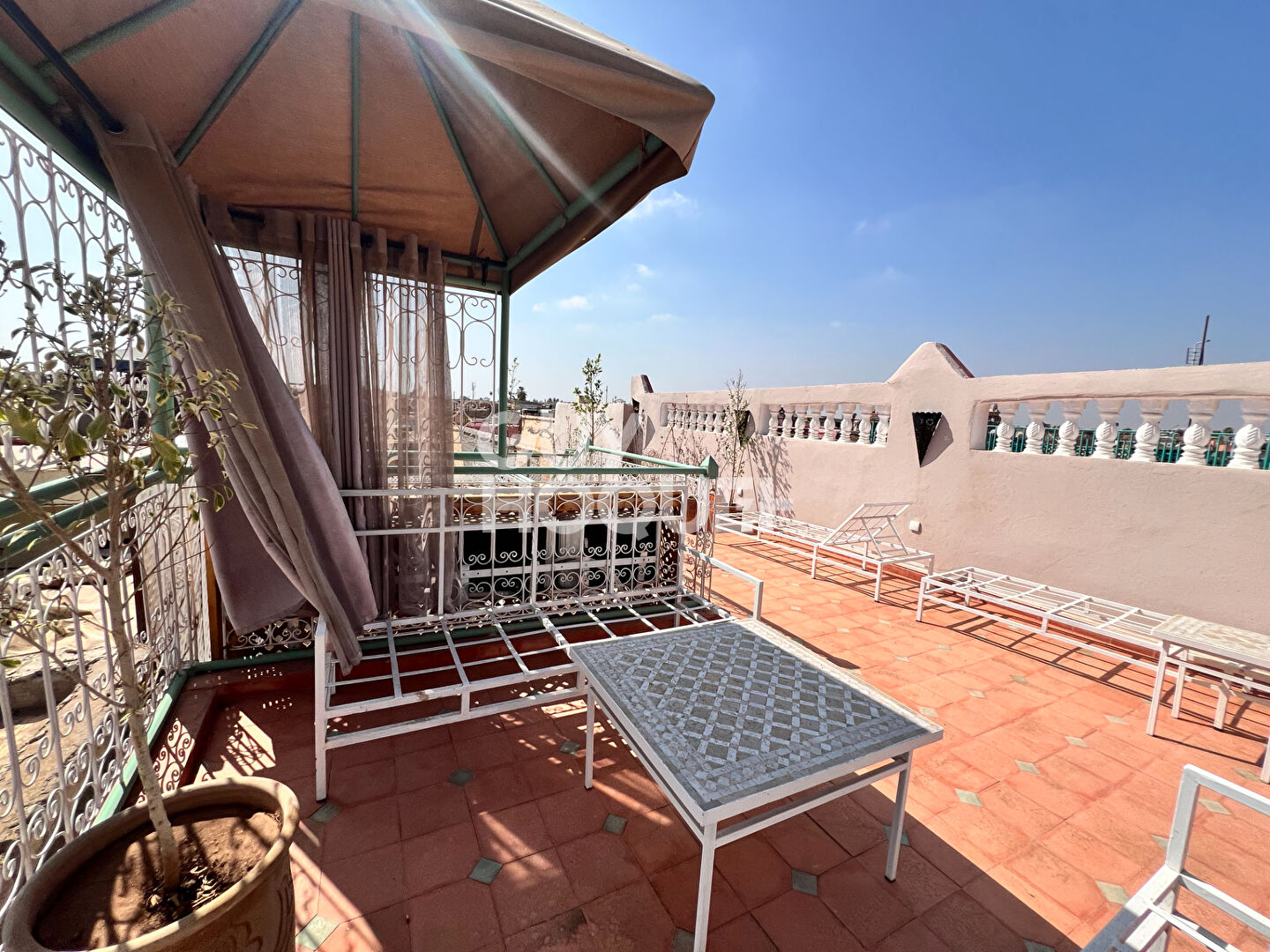 ACHAT-VENTE: Riad de 70 m²  a la Médina, Entièrement Rénové.