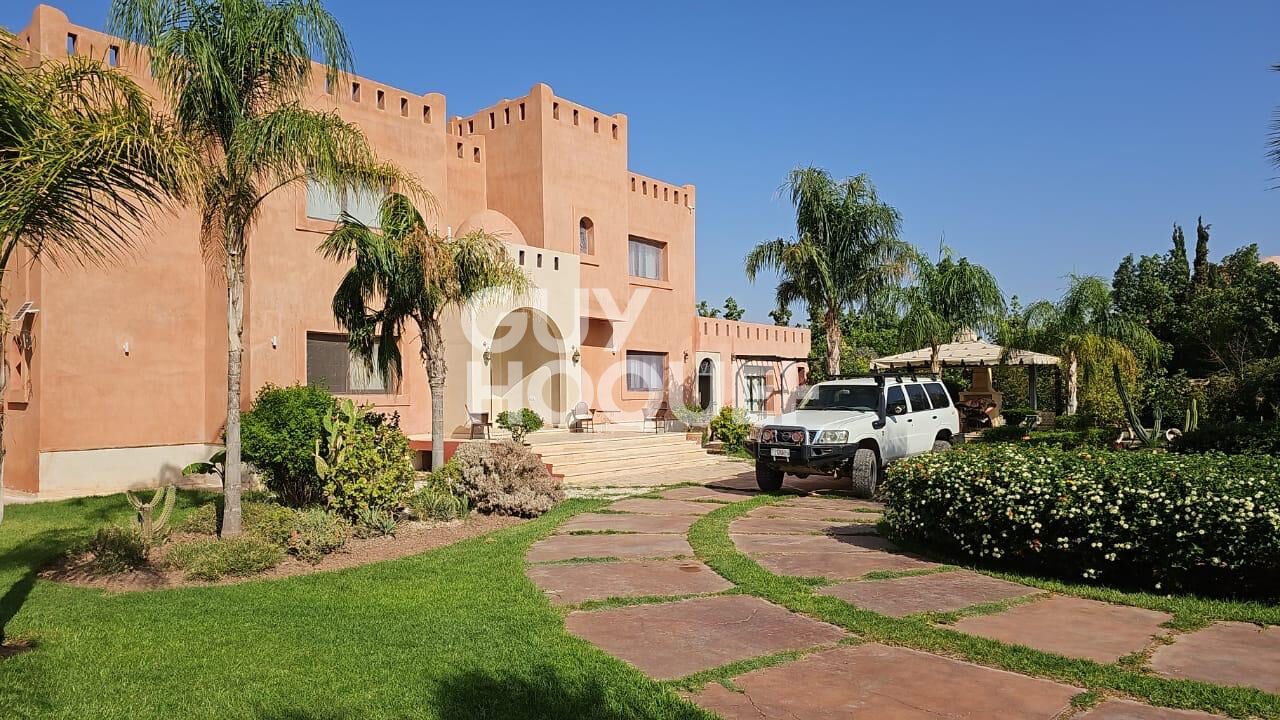 achat/vente Villa d'exception à vendre à Marrakech - 14 chambres, piscine et garage