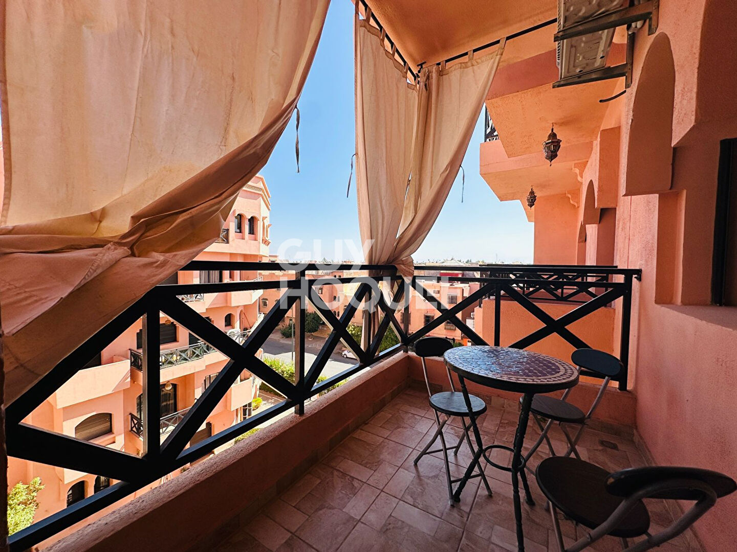 Marrakech : appartement de 3 pièces avec piscine (70 m²) en location