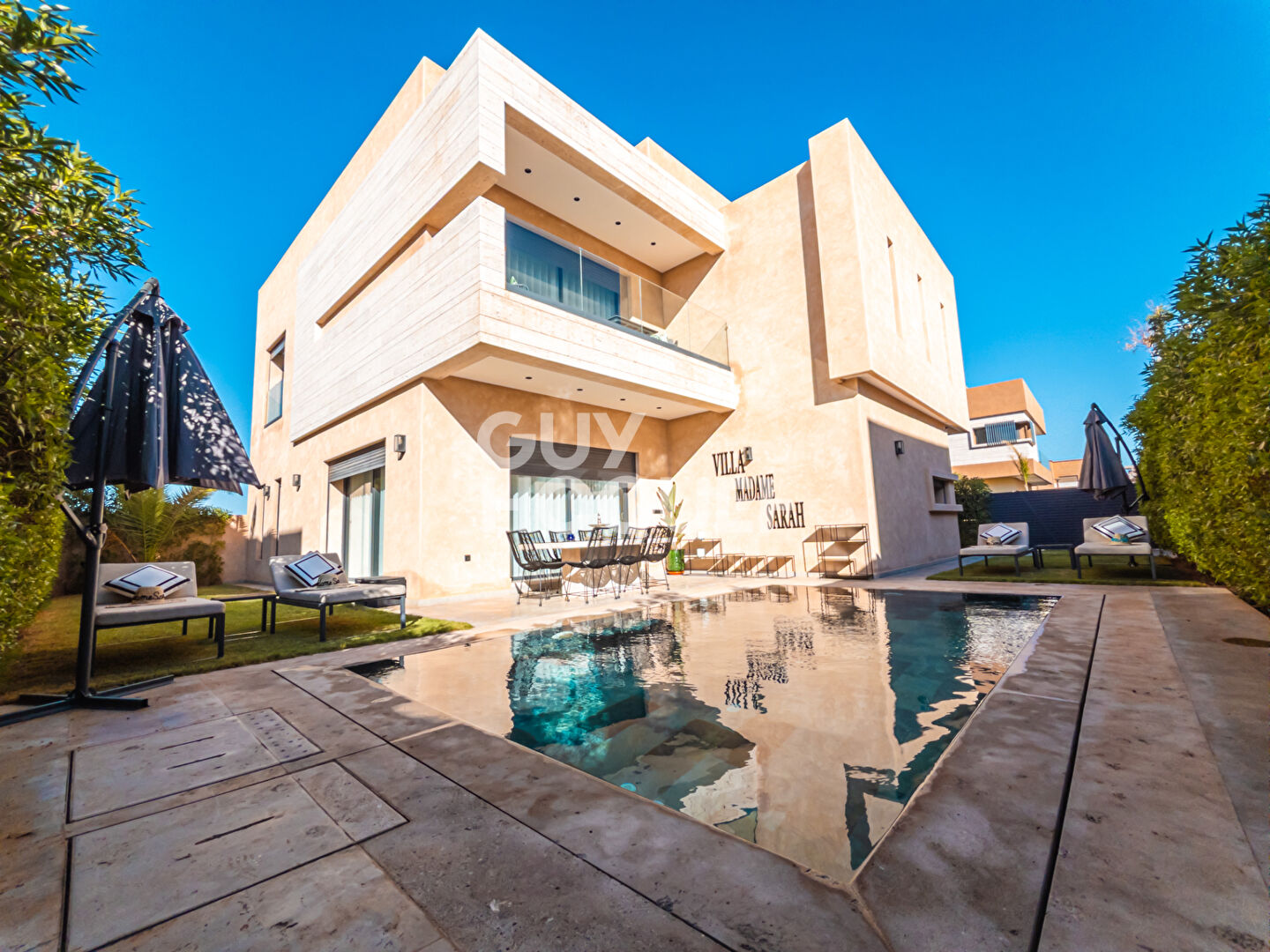 En vente / Marrakech Villa clé en main  et avec VNA !!!
