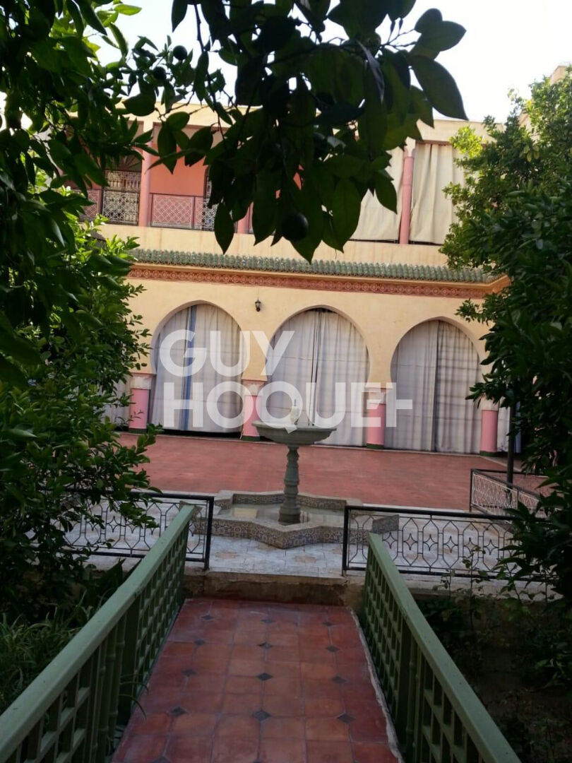 Achat /vente. Exceptionnel Riad 1374m² au sol .