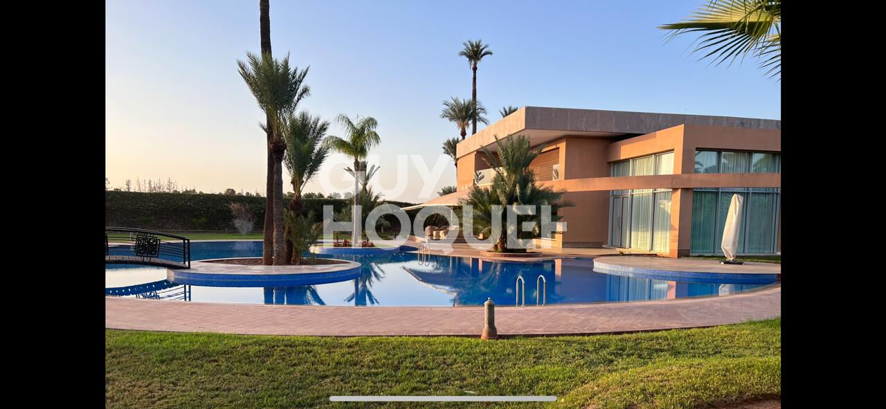 Achat/Vente A vendre Villa sur 1ha de terrain et 1394 m2 habitable PALMERAIE.